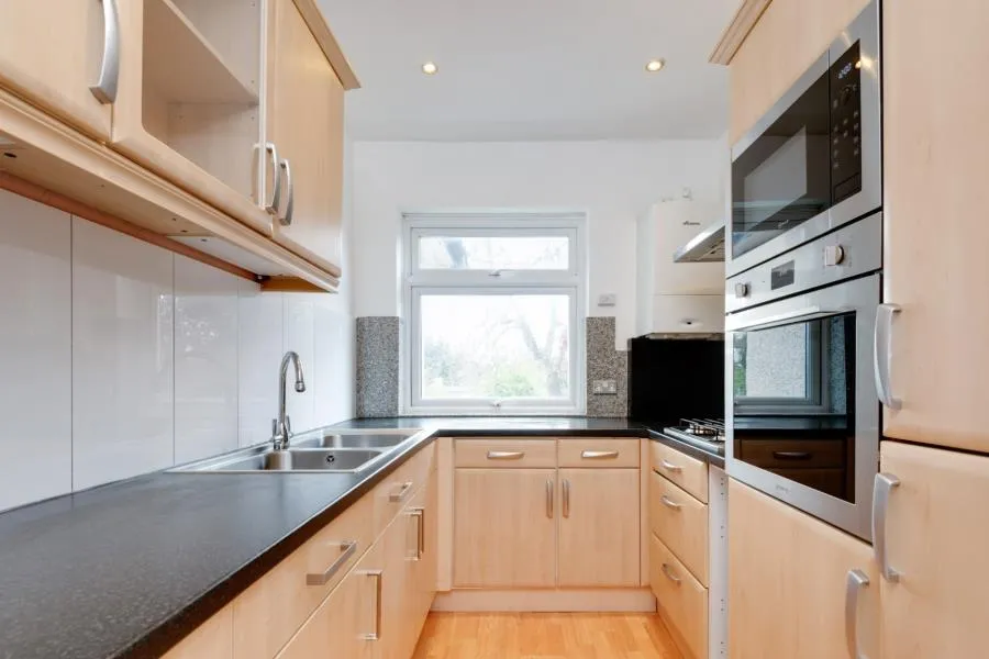 Flat Finchley Road in Greater London