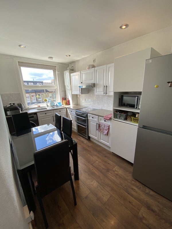 Room Ballards Lane in Greater London