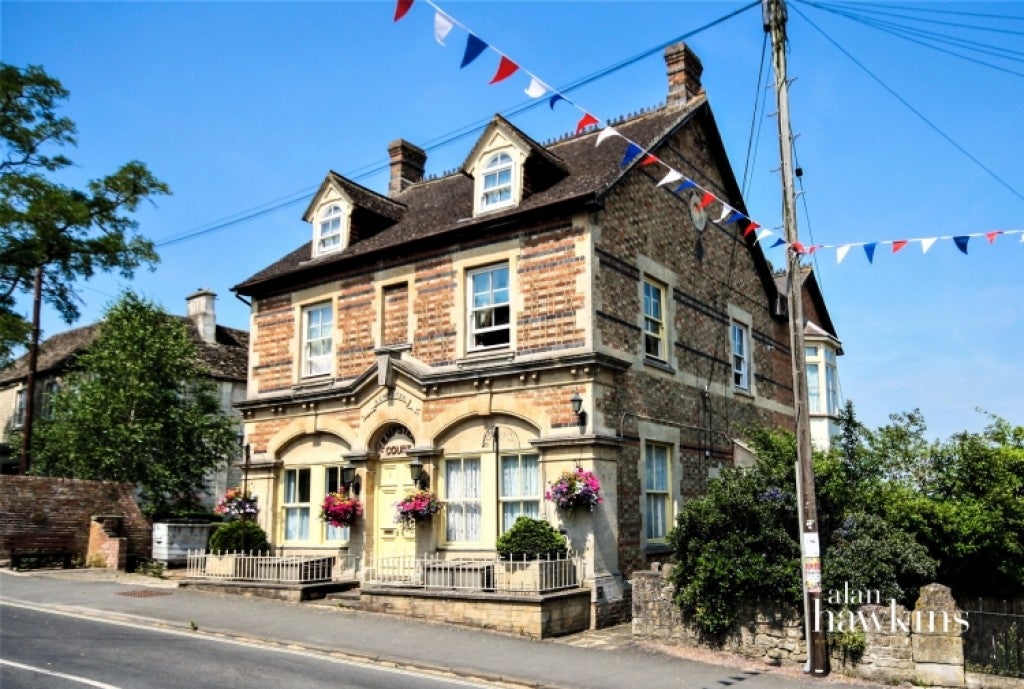 Flat High Street in Swindon