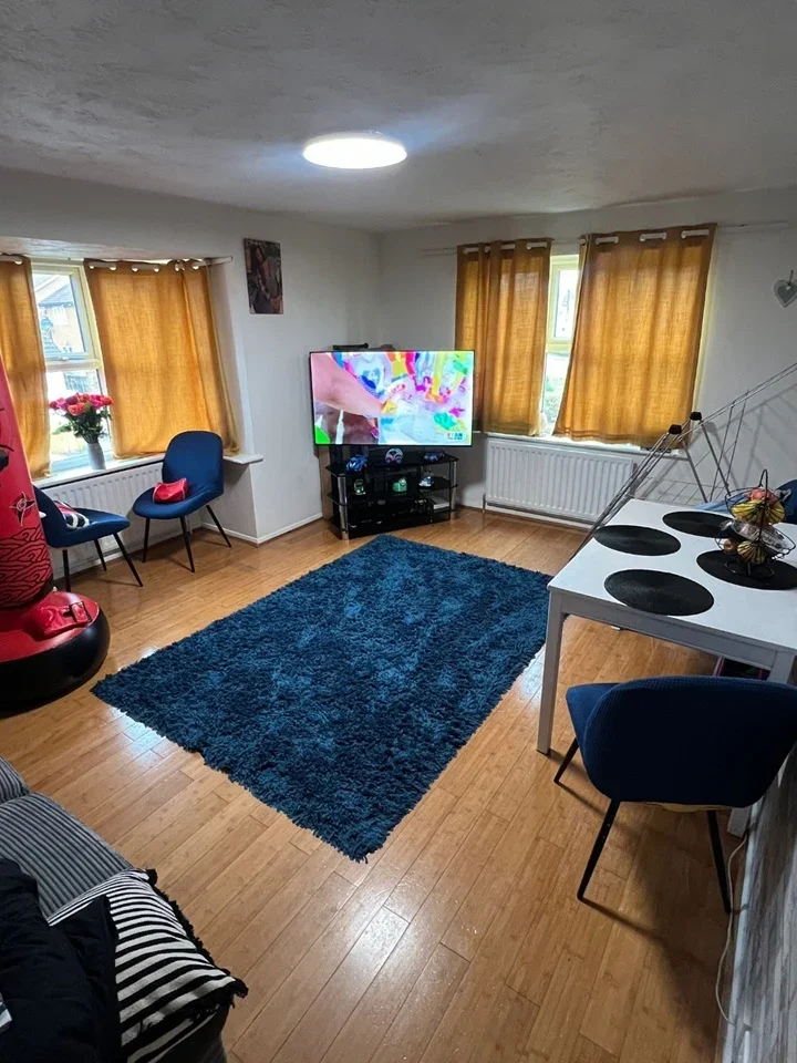 Flat Westmacott Drive in Greater London