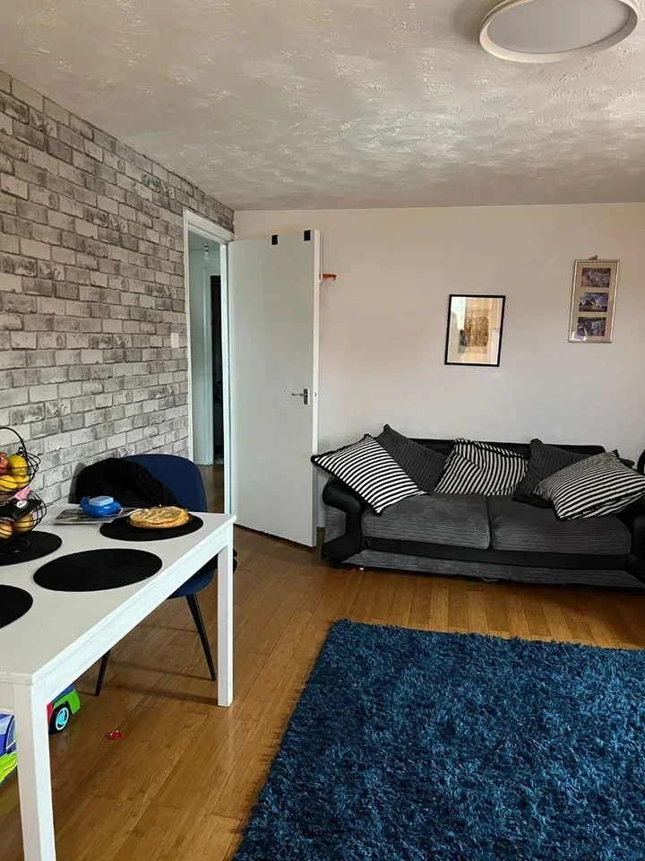 Flat Westmacott Drive in Greater London