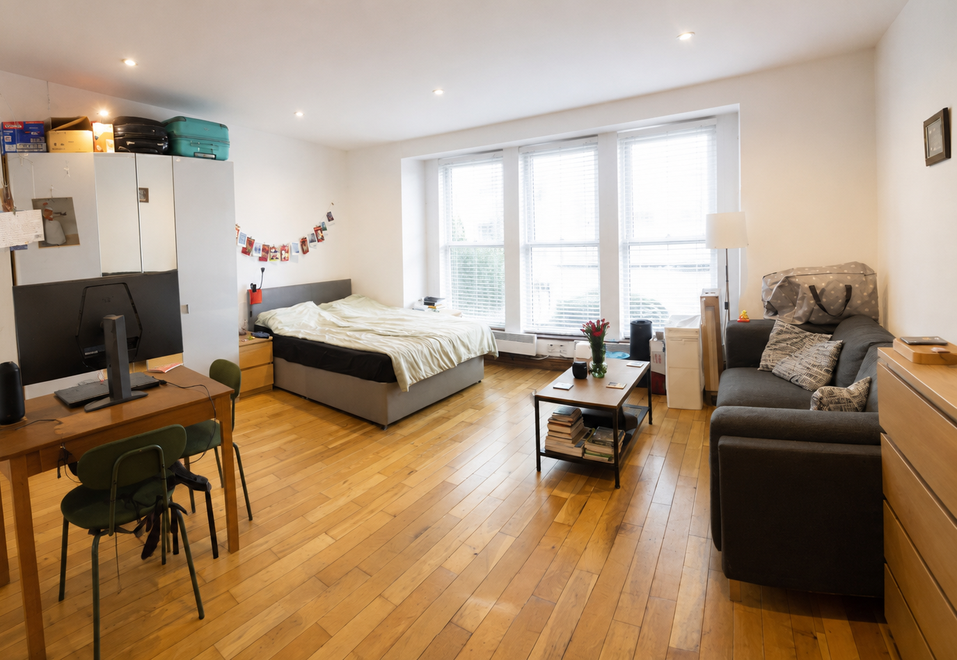 Flat Sunningfields Road in Greater London