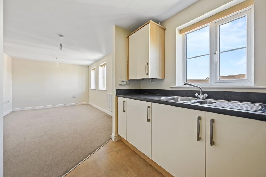 Flat Plantation Close in Watford