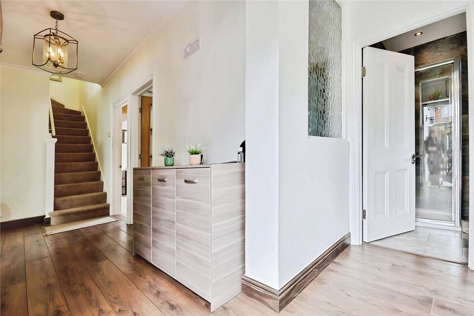 House Mottingham Gardens in Greater London