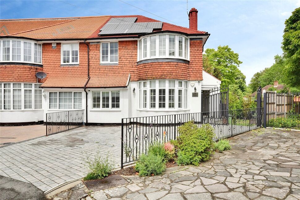 House Mottingham Gardens in Greater London