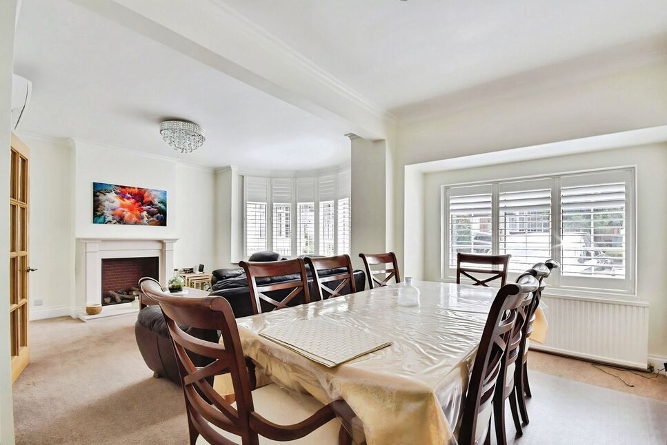 House Mottingham Gardens in Greater London