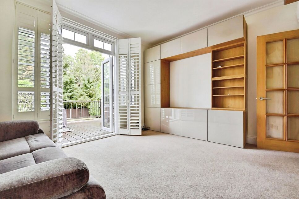 House Mottingham Gardens in Greater London