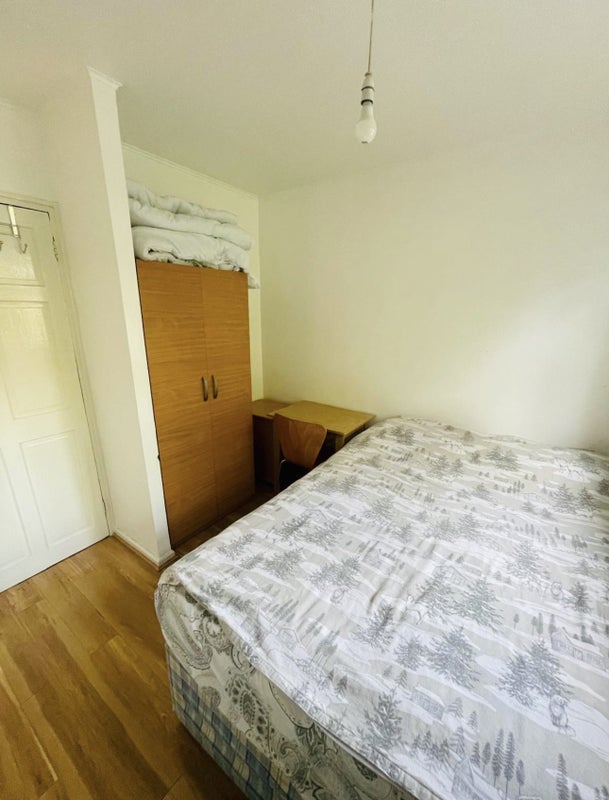 Room Lorrimore Road in Greater London