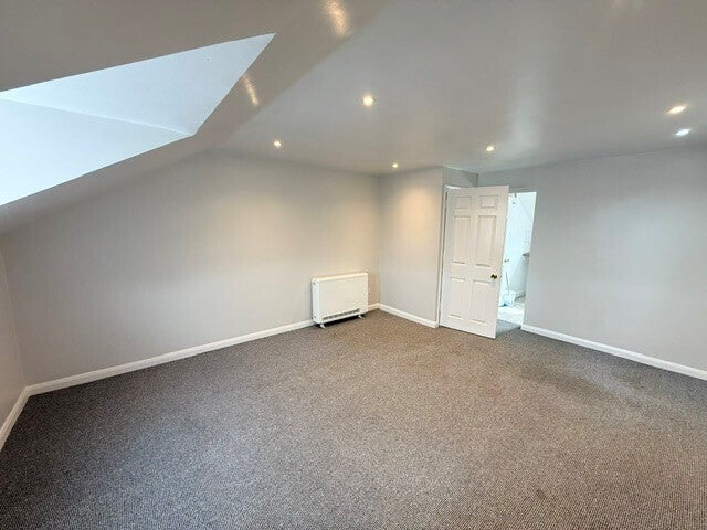 Flat Mosley Street in Ashfield