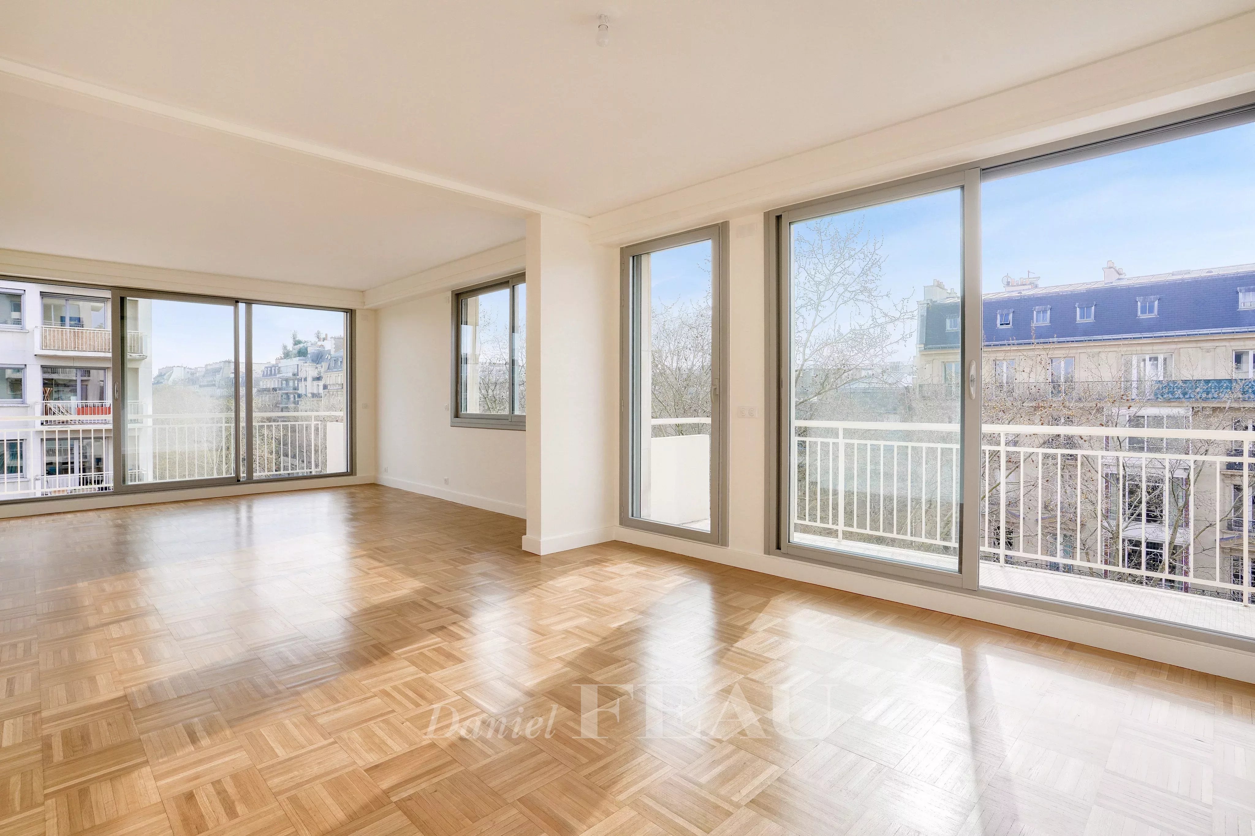 Flat Avenue Bosquet in Paris