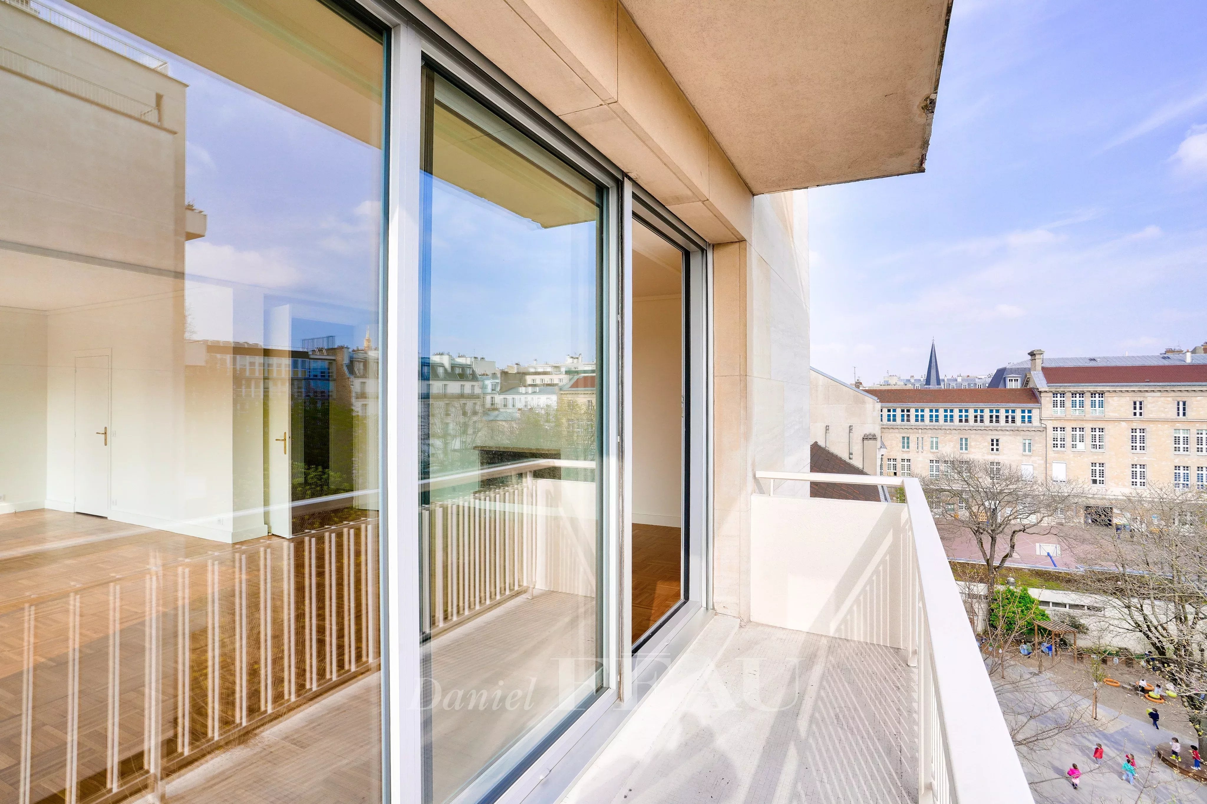 Flat Avenue Bosquet in Paris