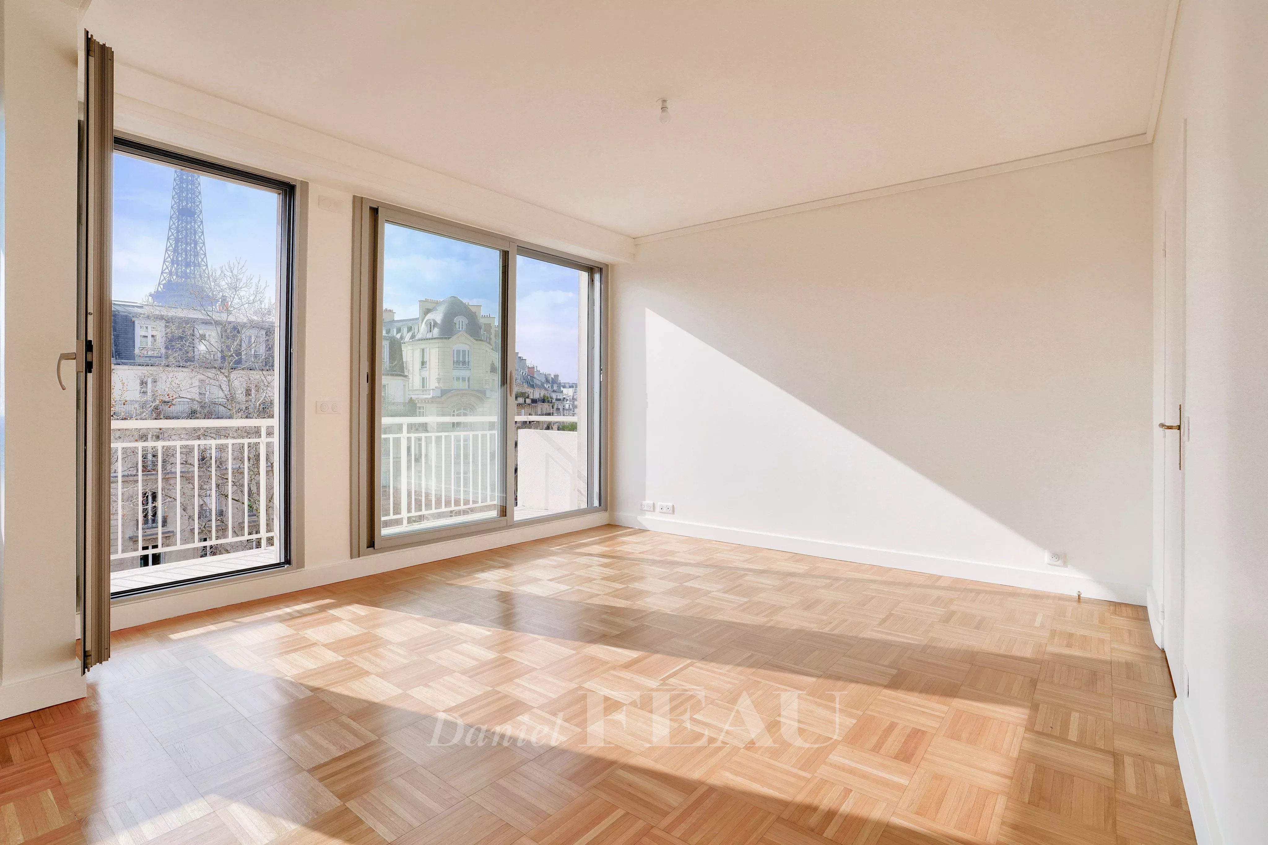 Flat Avenue Bosquet in Paris