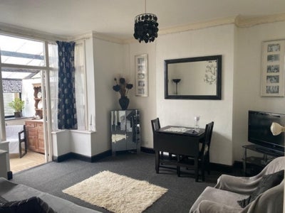 Flat Ingram Road in London
