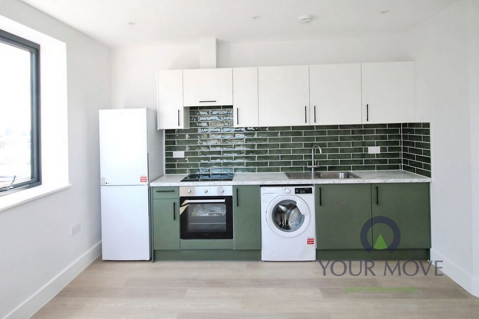 Flat Paradine Court in Bedford
