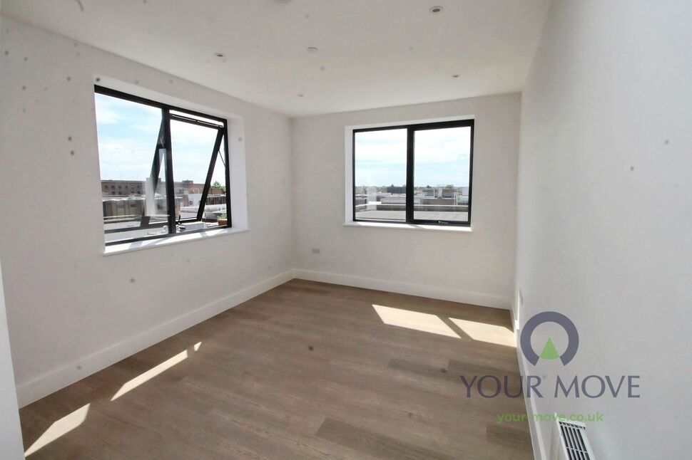 Flat Paradine Court in Bedford