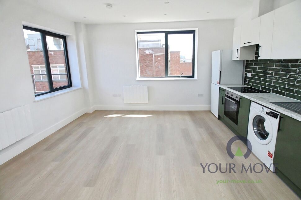 Flat Paradine Court in Bedford