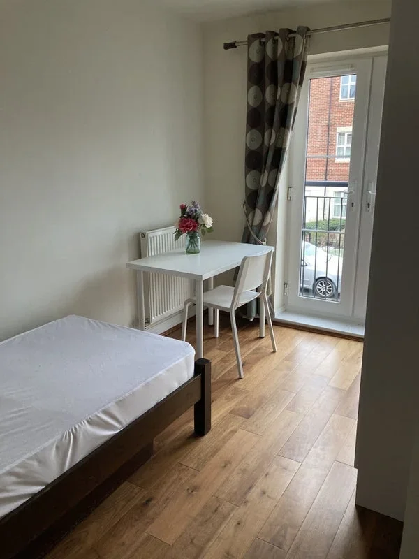 Room Hardy Mews in Greater London