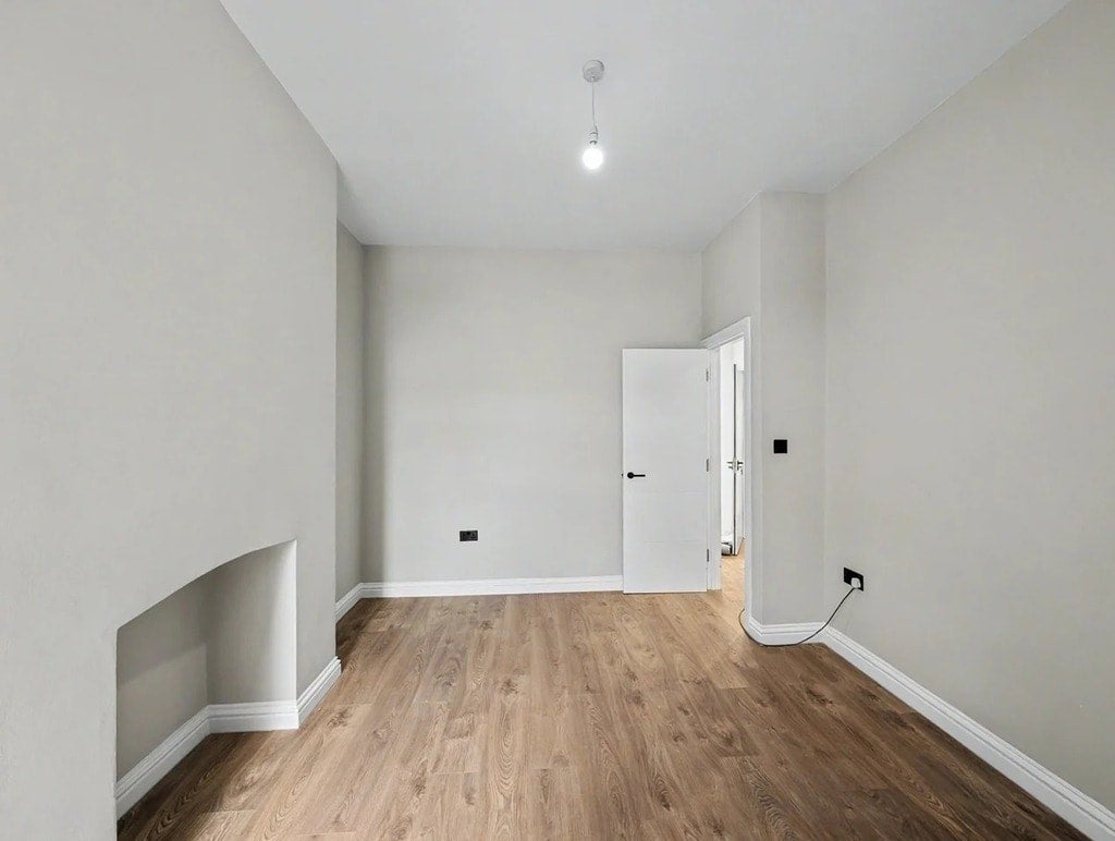 Flat Hermitage Road in Greater London