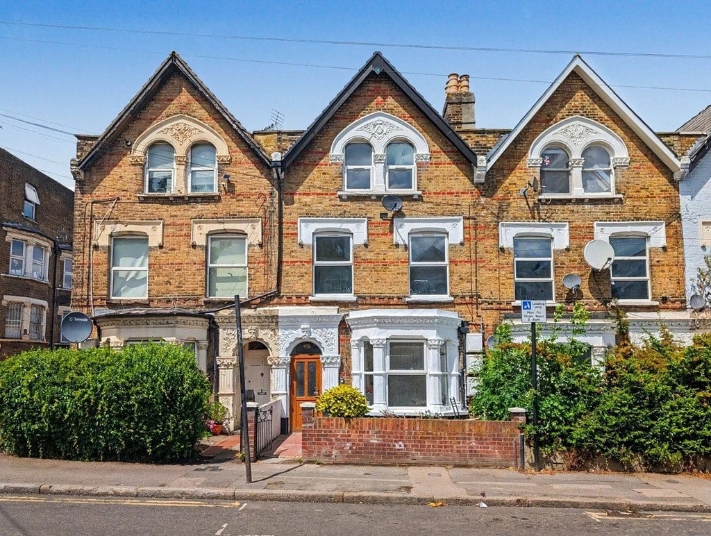 Flat Hermitage Road in Greater London