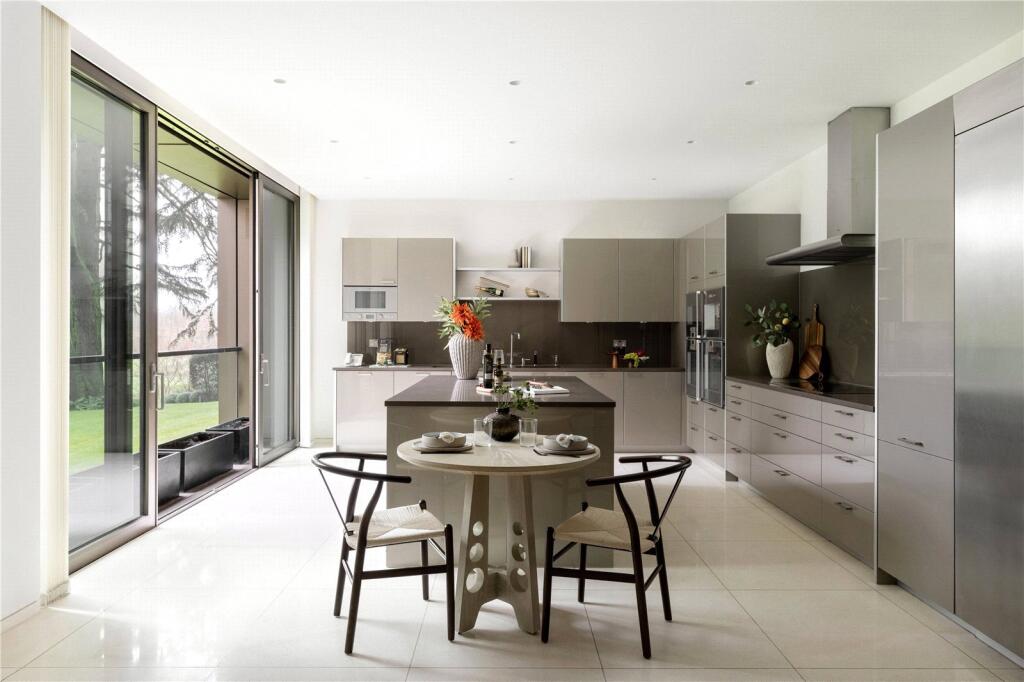 Flat Hampstead Lane in Greater London