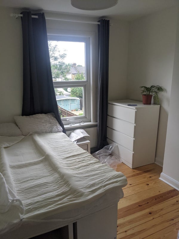 Room Maud Road in Greater London