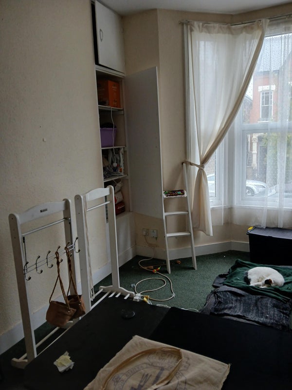 Flat Cheverton Road in Greater London