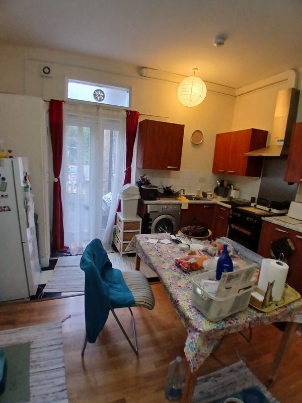 Flat Cheverton Road in Greater London