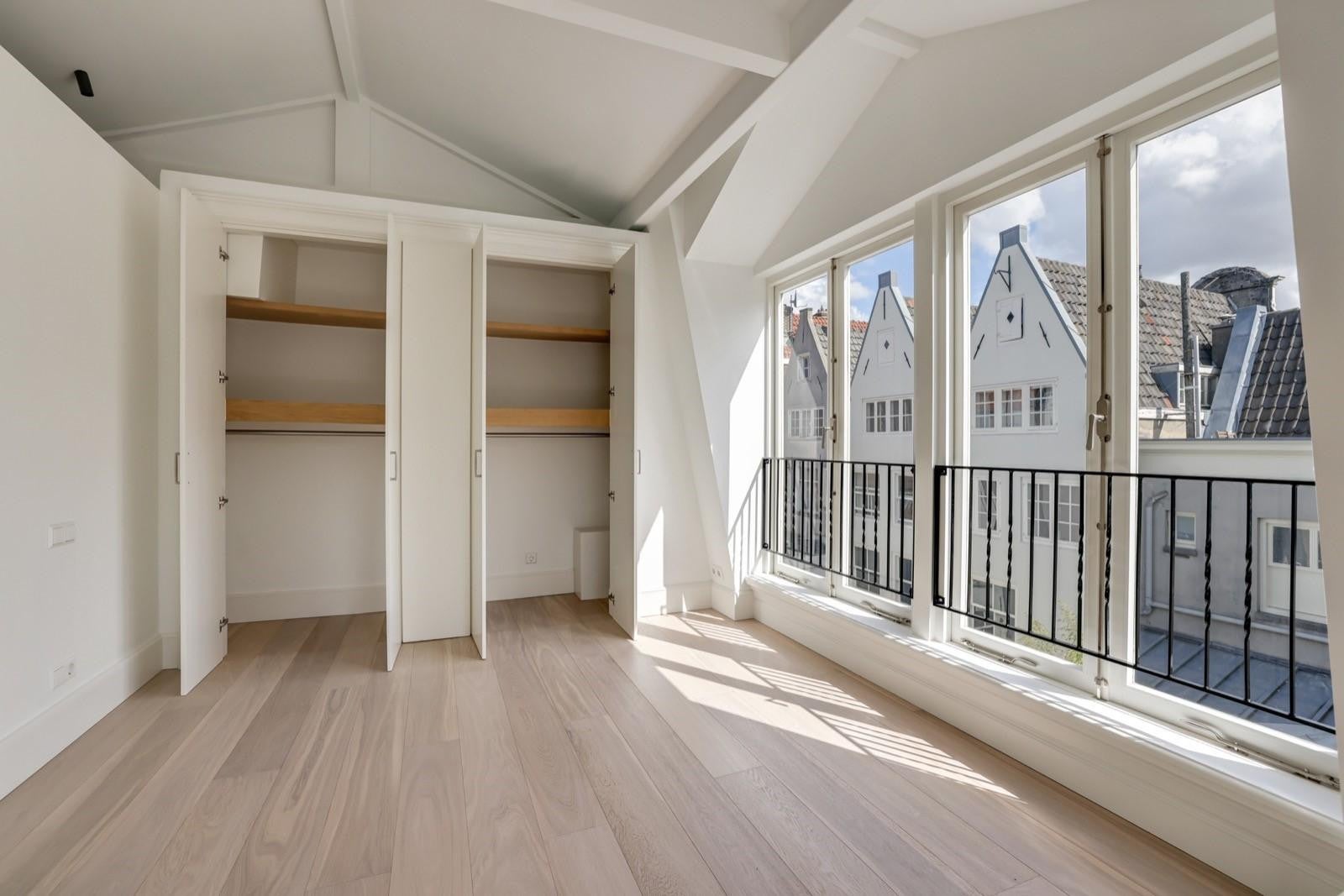 Appartement te huur: Oudezijds Achterburgwal 105E, Amsterdam