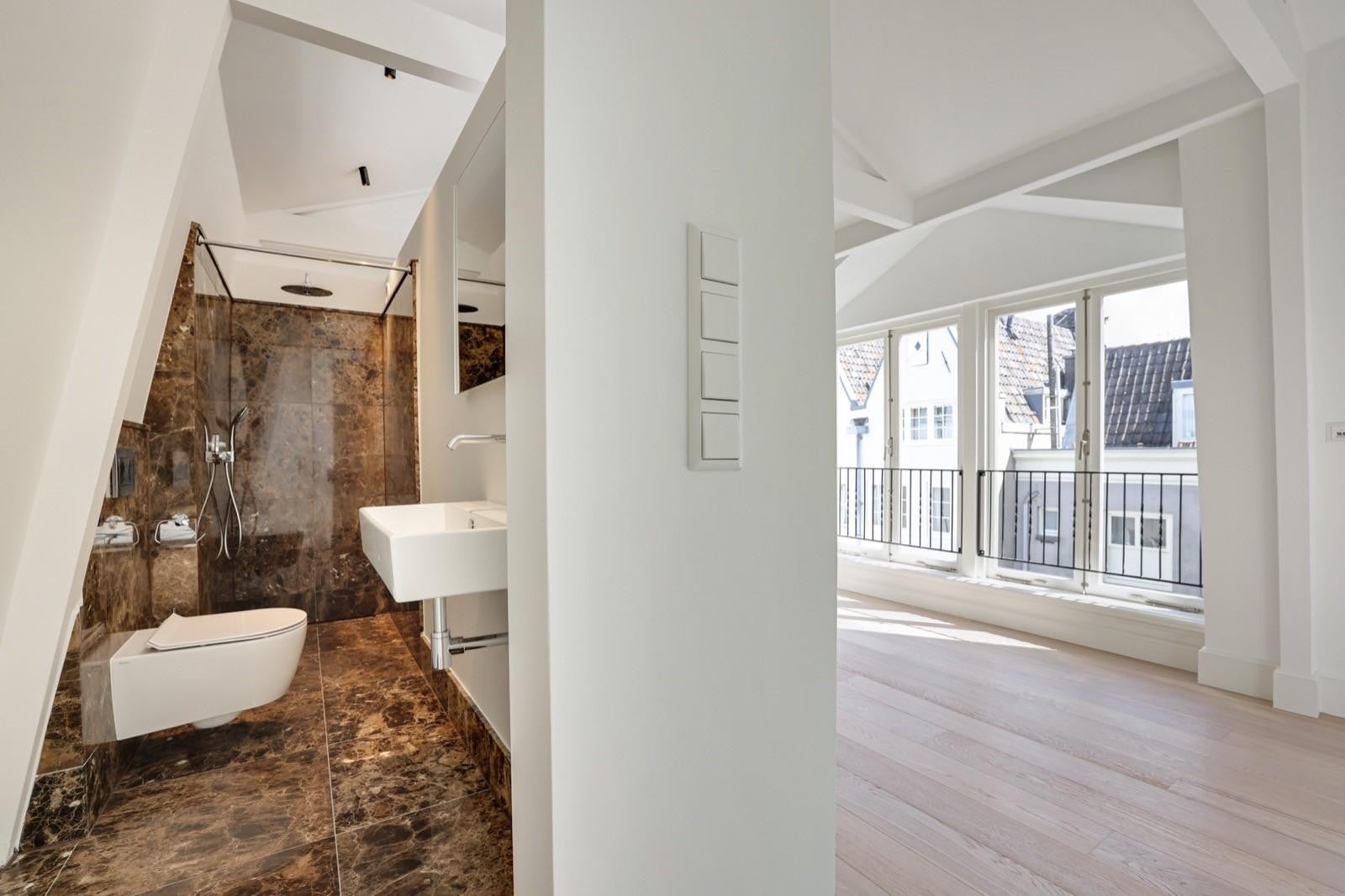 Appartement te huur: Oudezijds Achterburgwal 105E, Amsterdam
