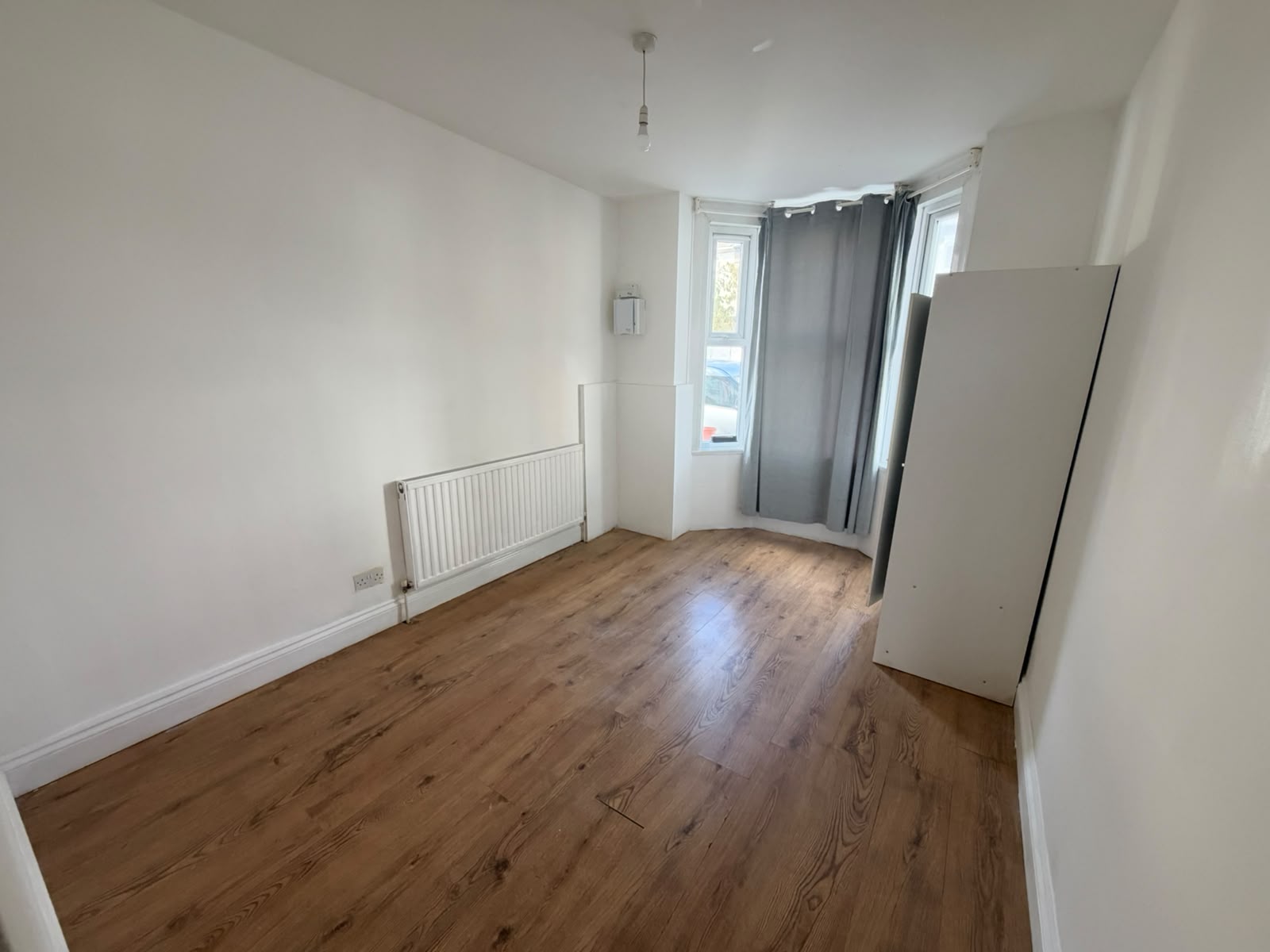 Flat Vansittart Road in Greater London