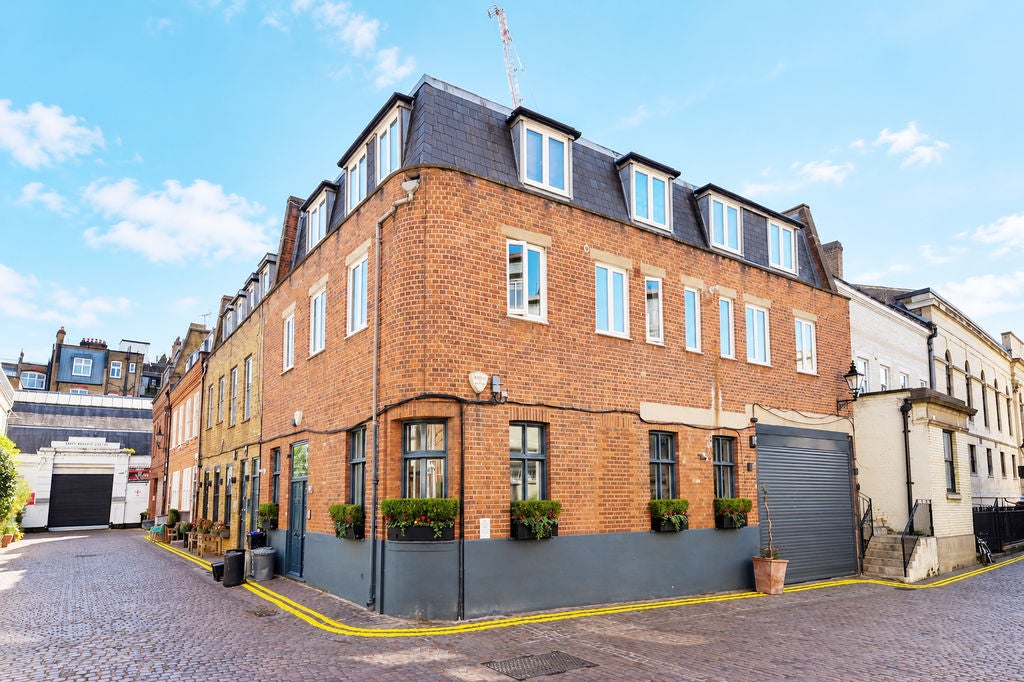 Flat Adam and Eve Mews in London
