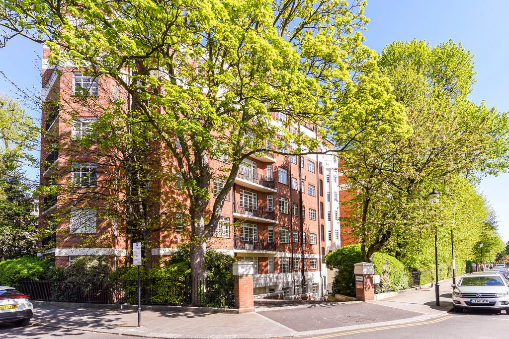 Flat Holland Villas Road in London