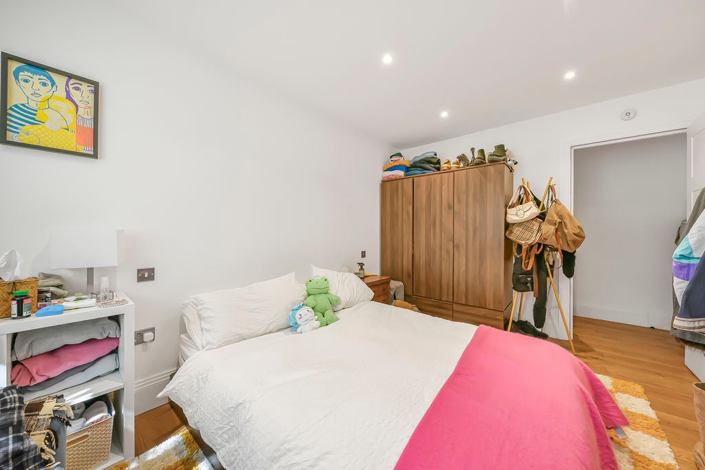 Flat Holland Villas Road in London