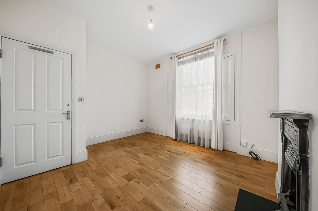 Flat Gunterstone Road in Greater London