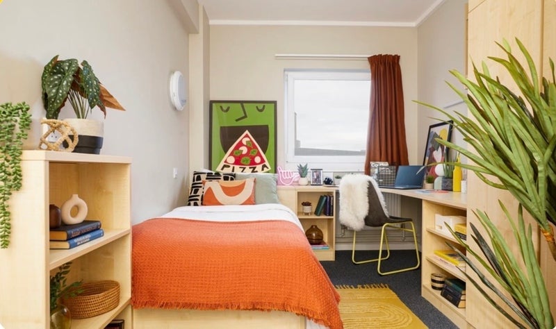 Room Jennens Road in Birmingham