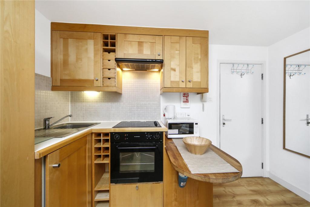 Flat Belgrave Road in City of Westminster