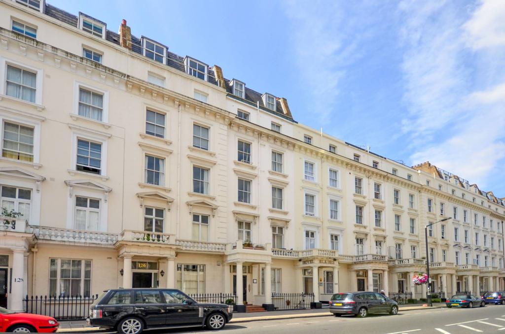 Flat Belgrave Road in City of Westminster