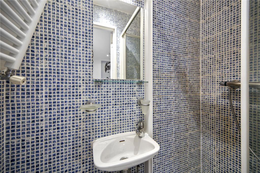 Flat Belgrave Road in City of Westminster