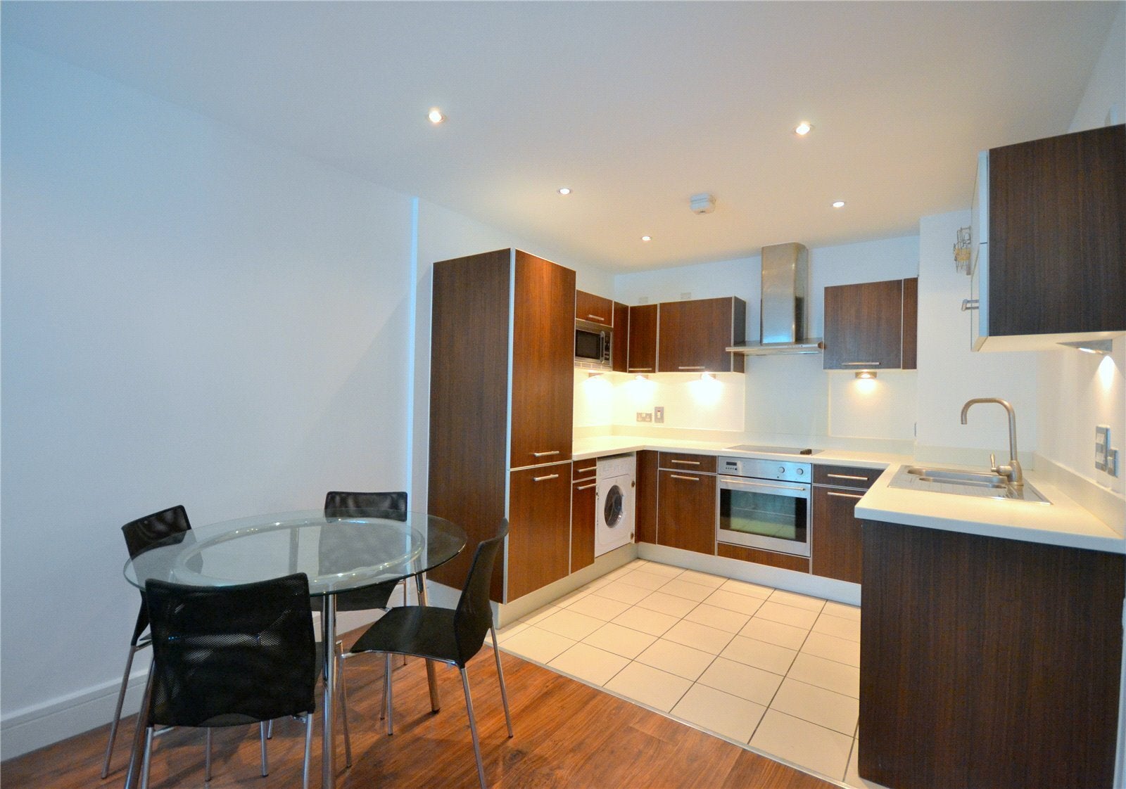Flat Albert Embankment in Greater London