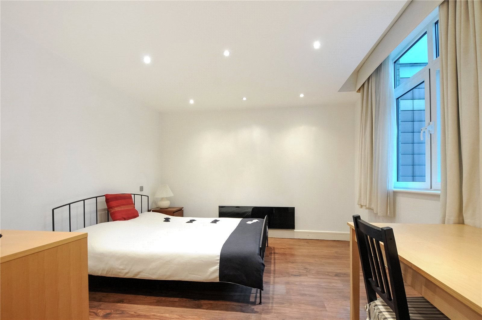Flat Albert Embankment in Greater London