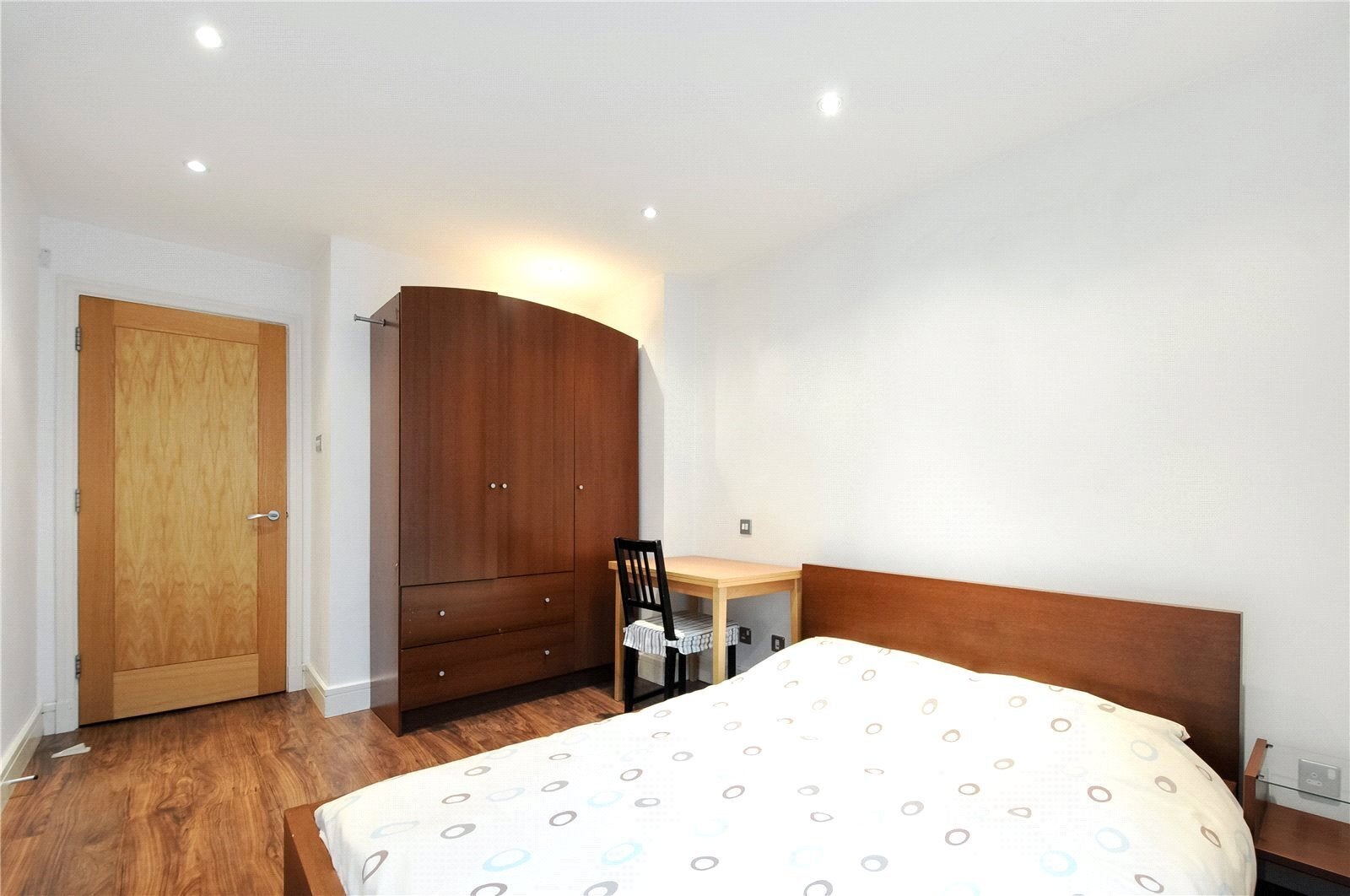 Flat Albert Embankment in Greater London