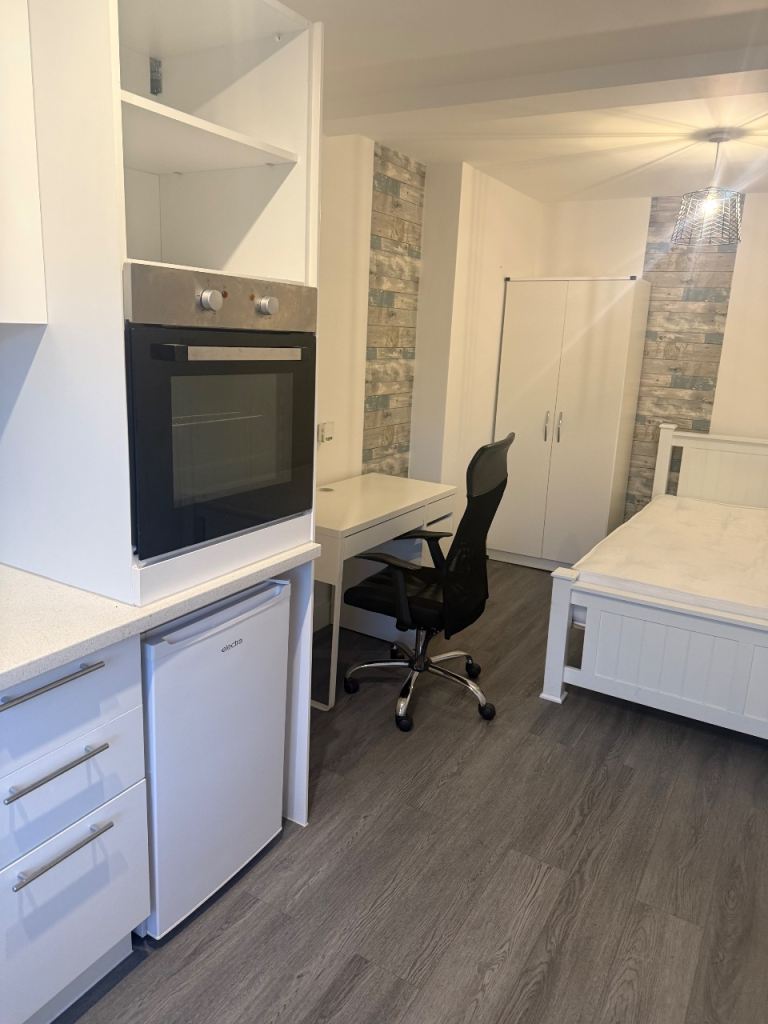 Flat Camberwell Road in Greater London