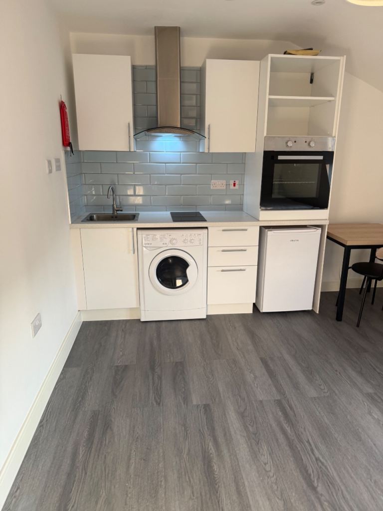 Flat Camberwell Road in Greater London