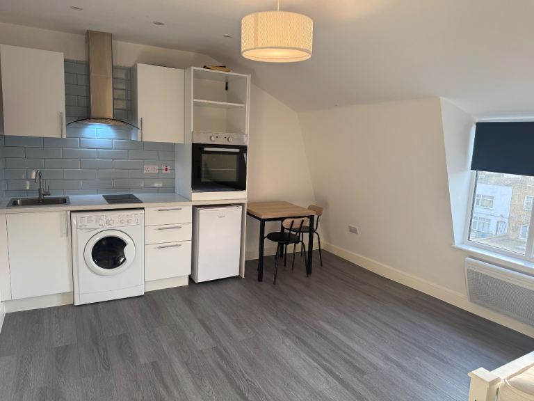 Flat Camberwell Road in Greater London