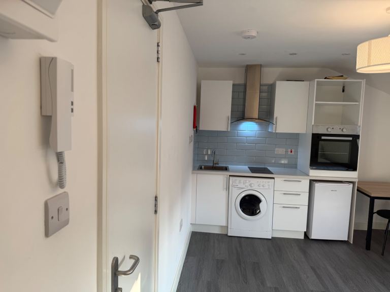 Flat Camberwell Road in Greater London