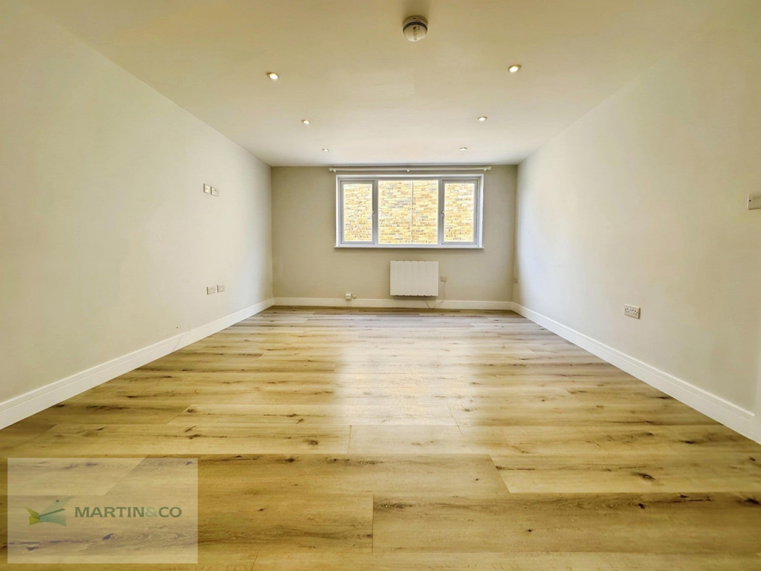 Flat Pleasant Place in Elmbridge