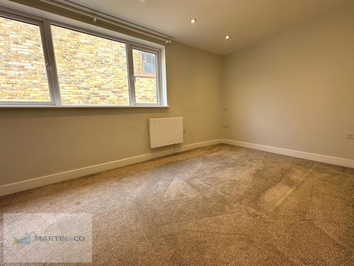 Flat Pleasant Place in Elmbridge