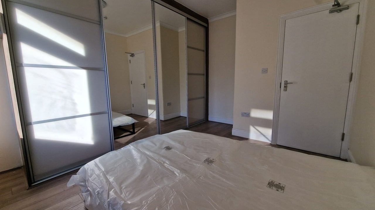 Room Ashburnham Road in Luton