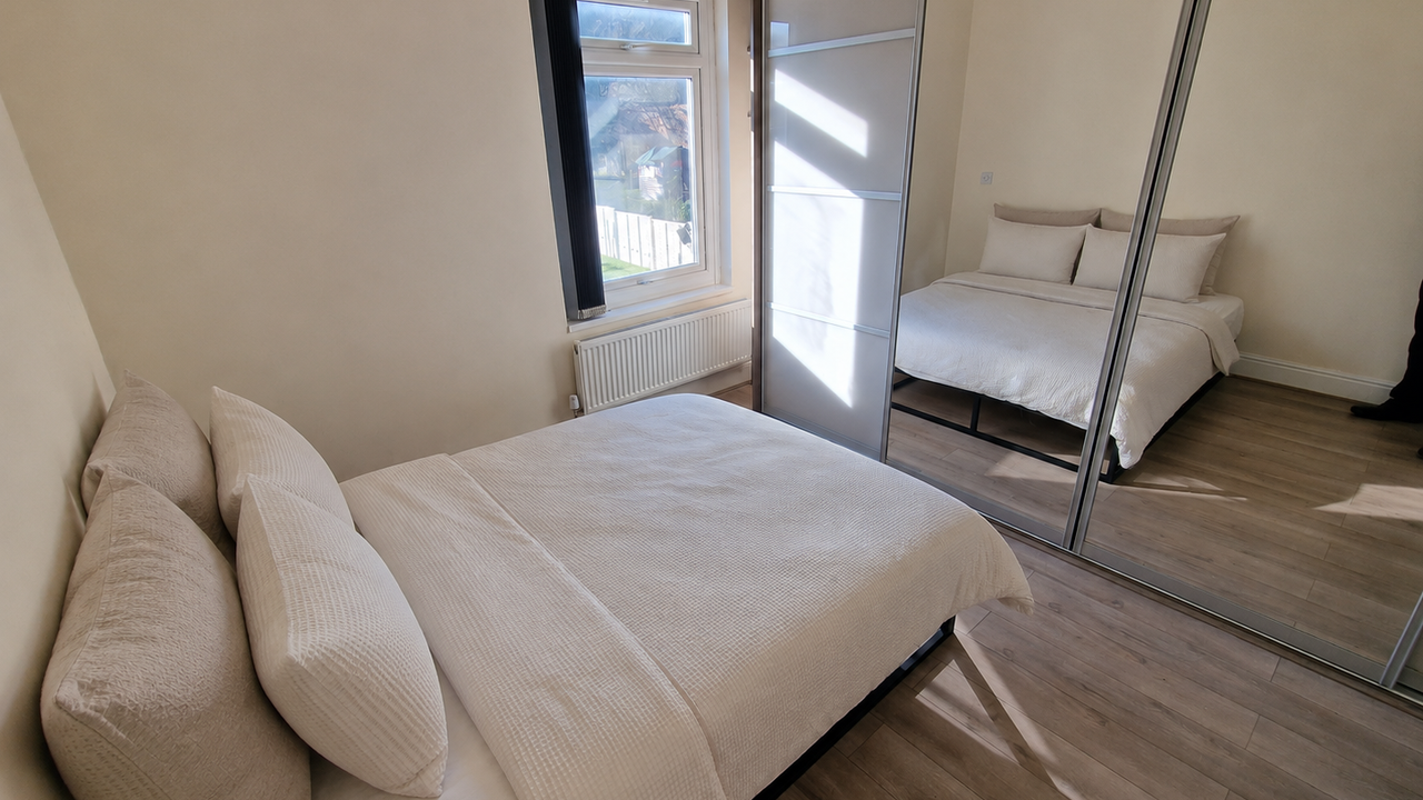 Room Ashburnham Road in Luton