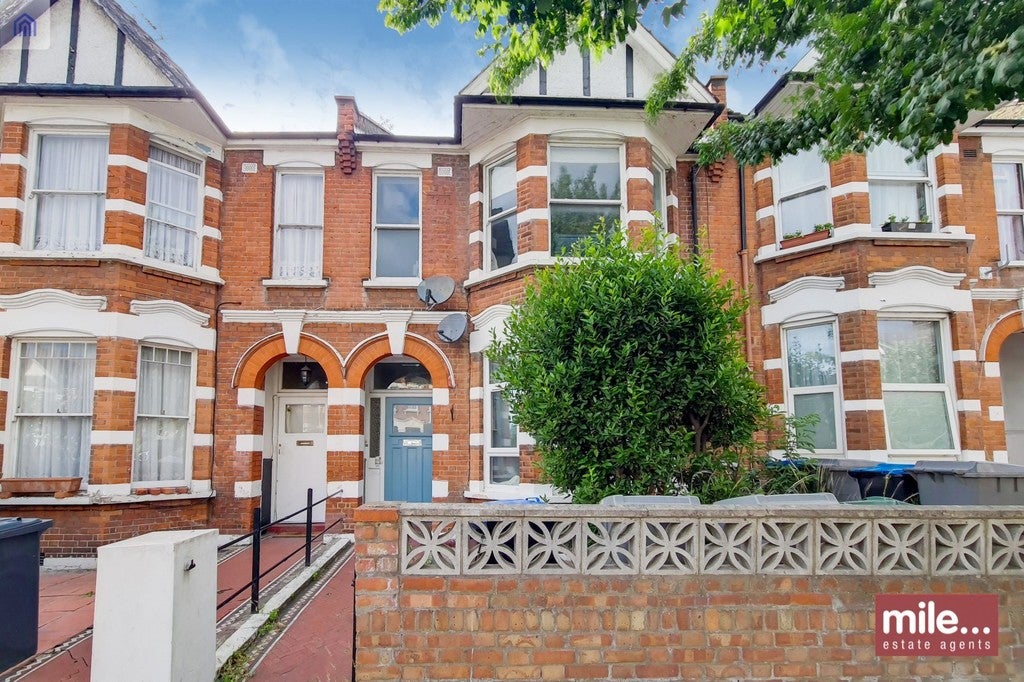 Flat Ridley Road in Greater London